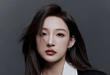 马凡舒黑西装造型又美又飒！长发飘逸气质优雅干练-沐风文化