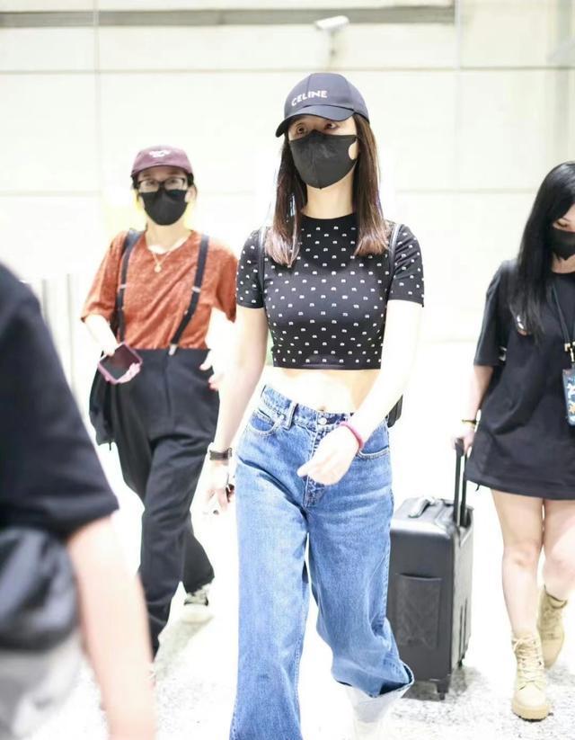 林心如久违现身上海,全身行头将近二十万,直言已经三年没来内地-沐风文化