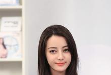 迪丽热巴大学街拍走红，画风清纯可爱，果然是一如既往的美！-沐风文化