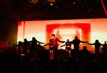 蔡徐坤演唱会现场曝光,发福臃肿颜值滑坡,粉丝疯狂应援惹群嘲-沐风文化